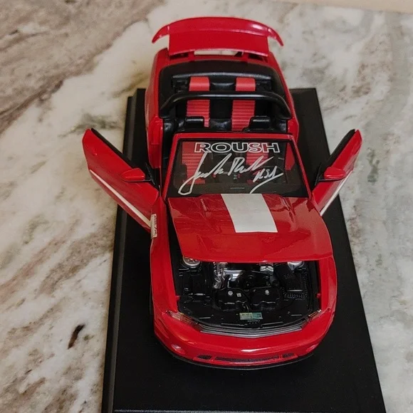 Maisto Diecast Model of 2010 Signed Roush 427R Ford Mustang Convertible - Picture 4 of 14